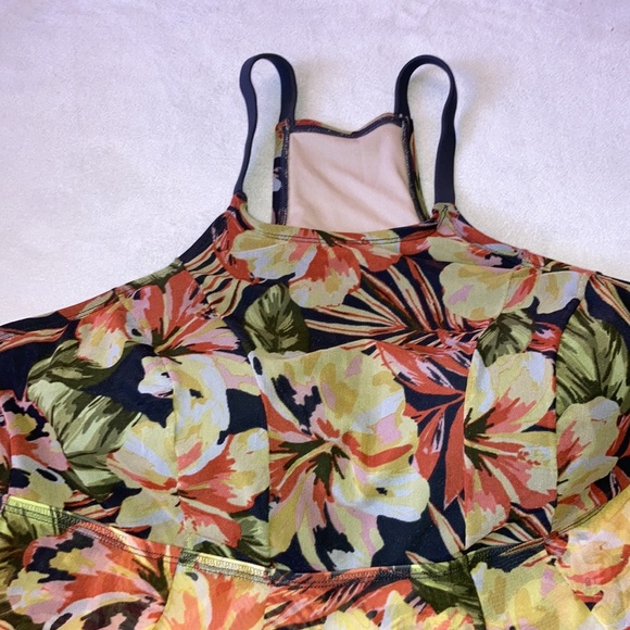 Kona Sol Plus size women swimwear top of two piece 18 W floral mesh built in bra - Picture 2 of 9